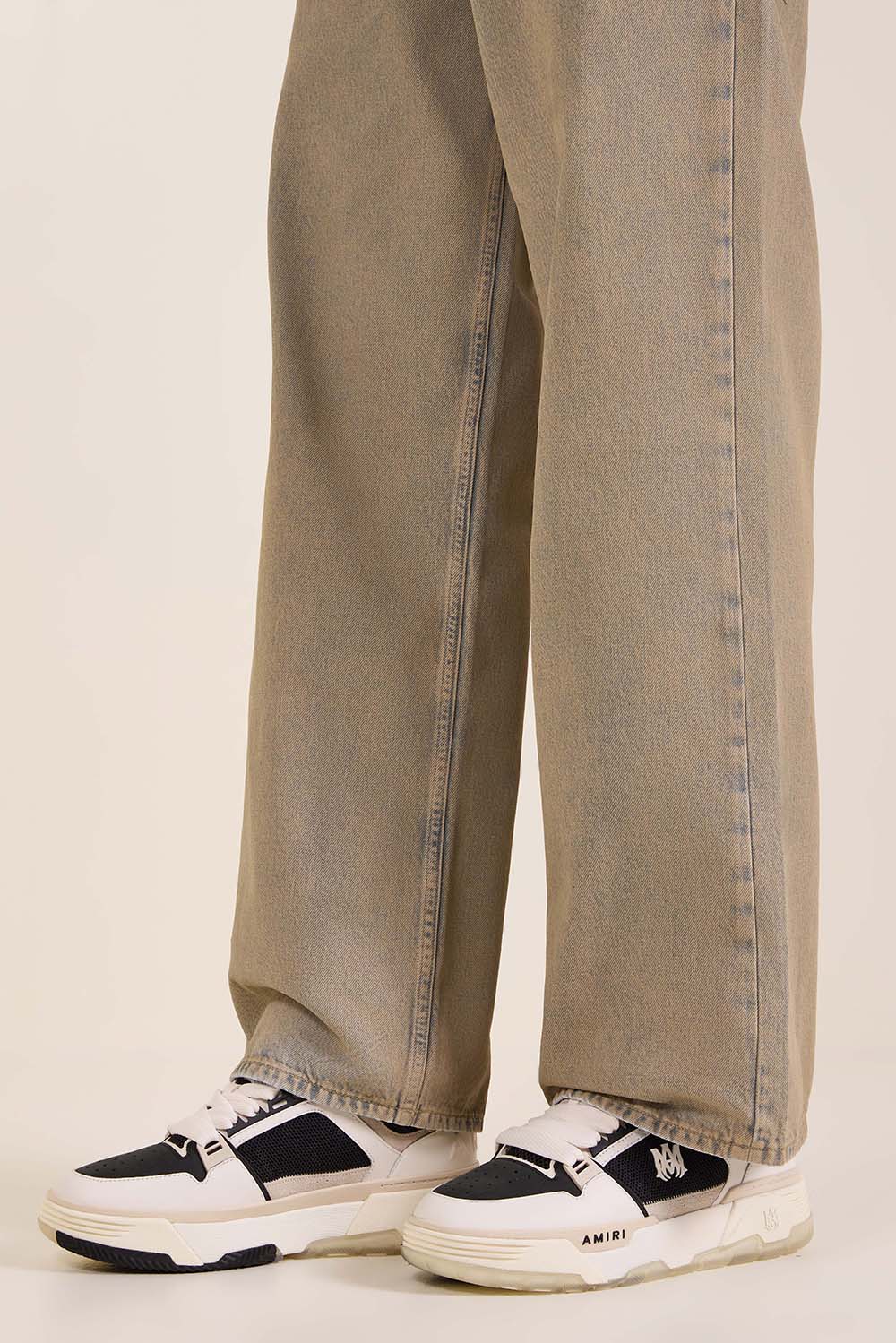 תמונת כל הלוק של נעלי סניקרס MA-1